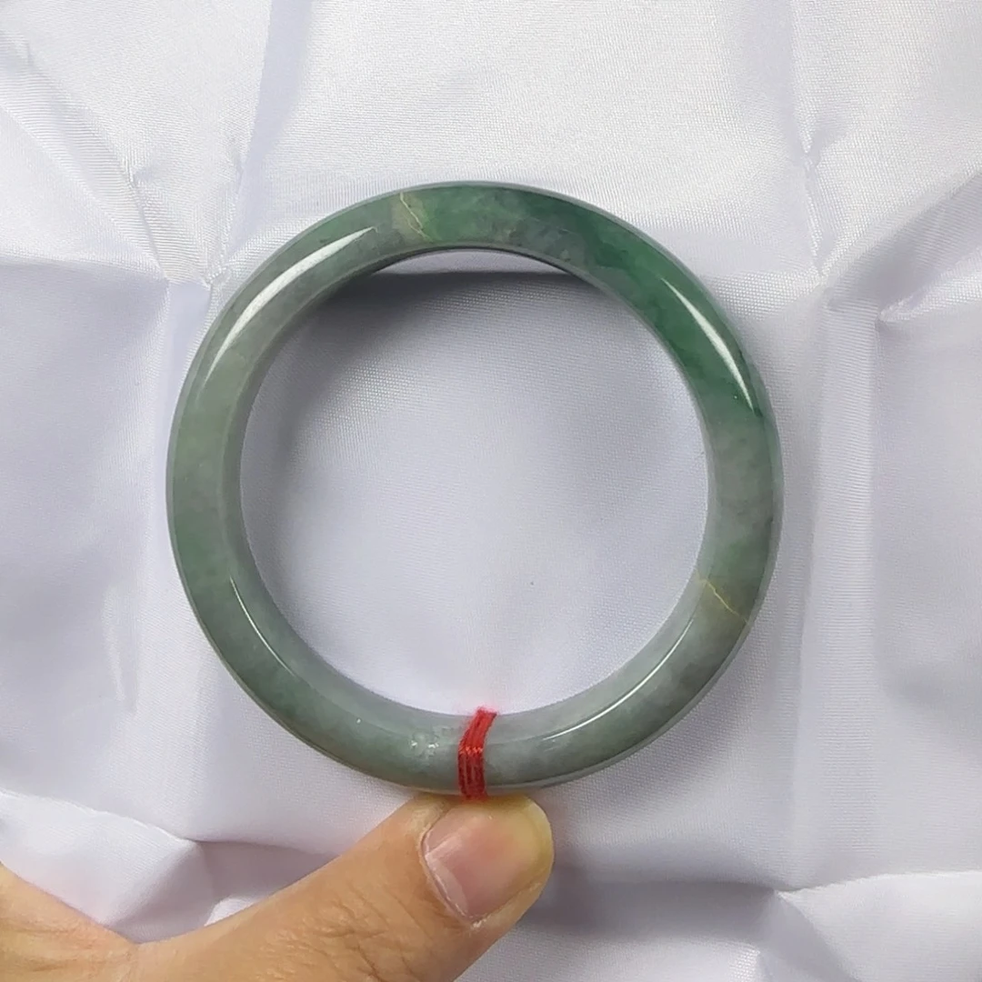 翡翠手镯未镶嵌古****?绿乌鸡福利不退不换
