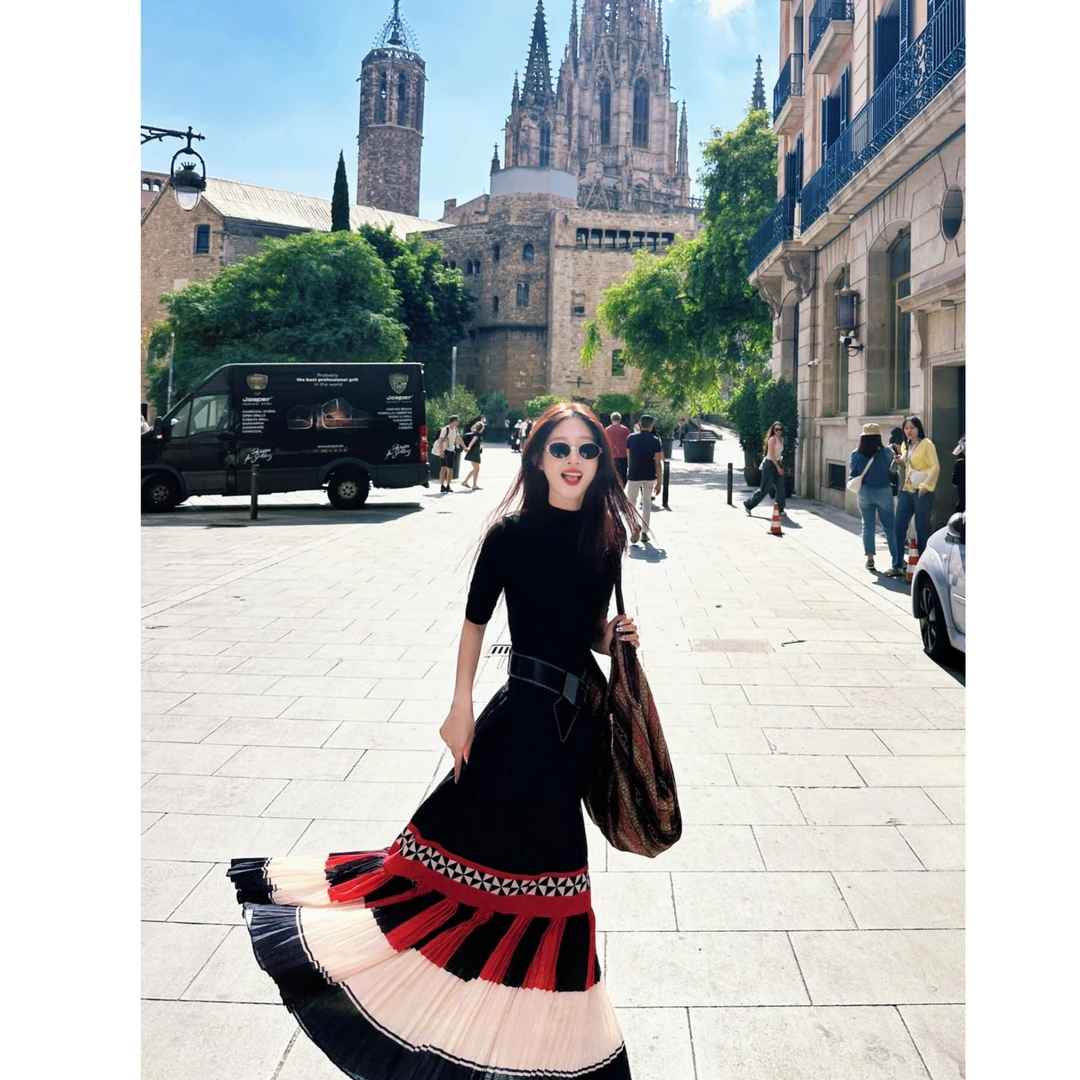 2025秋季新款纯欲气质黑色半袖打底上衣女重工撞色拼接半身裙套装