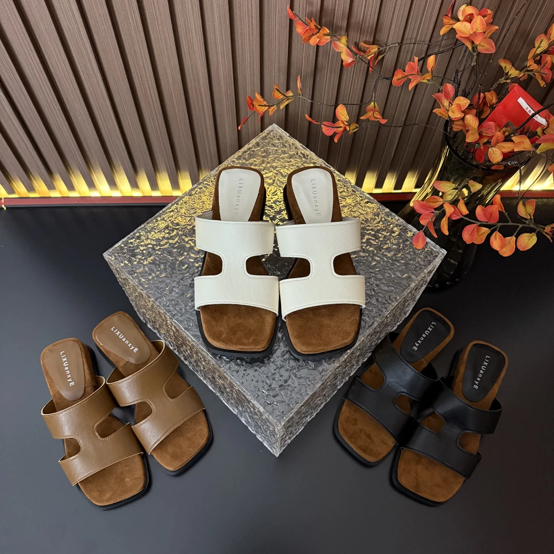 2025夏季小众时尚简约百搭舒适女款外穿透气厚底休闲复古坡跟拖鞋