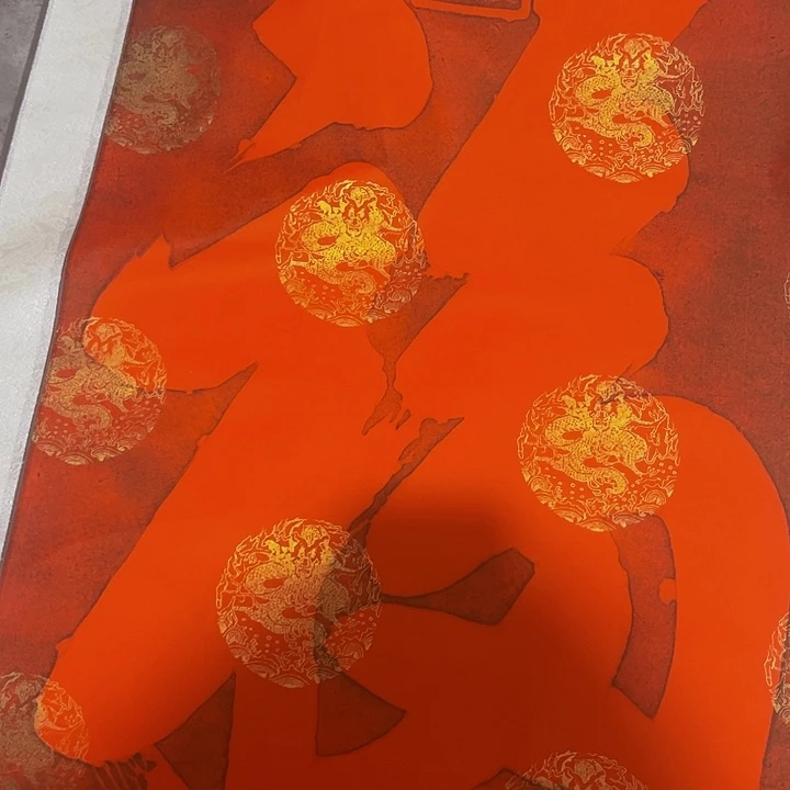 摆件，轴坏，破损，水渍都是正常。印刷