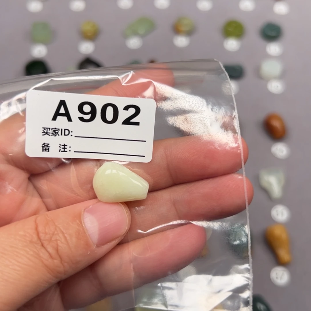 未镶嵌蛇纹石玉颈饰阿****歡