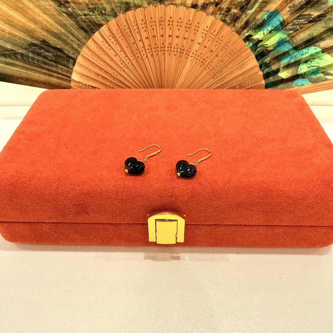 壹屿珠宝     122913  18k金配件和田玉典藏级耳饰