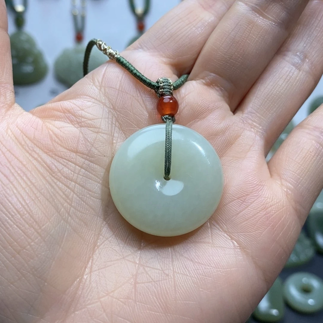 和田玉颈饰未镶嵌花*娘