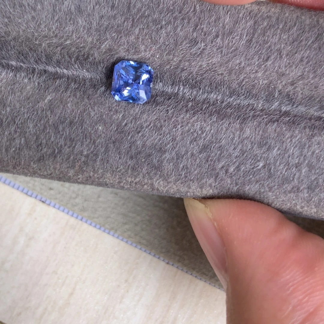 蓝宝石裸石1.08 无烧 矢车菊