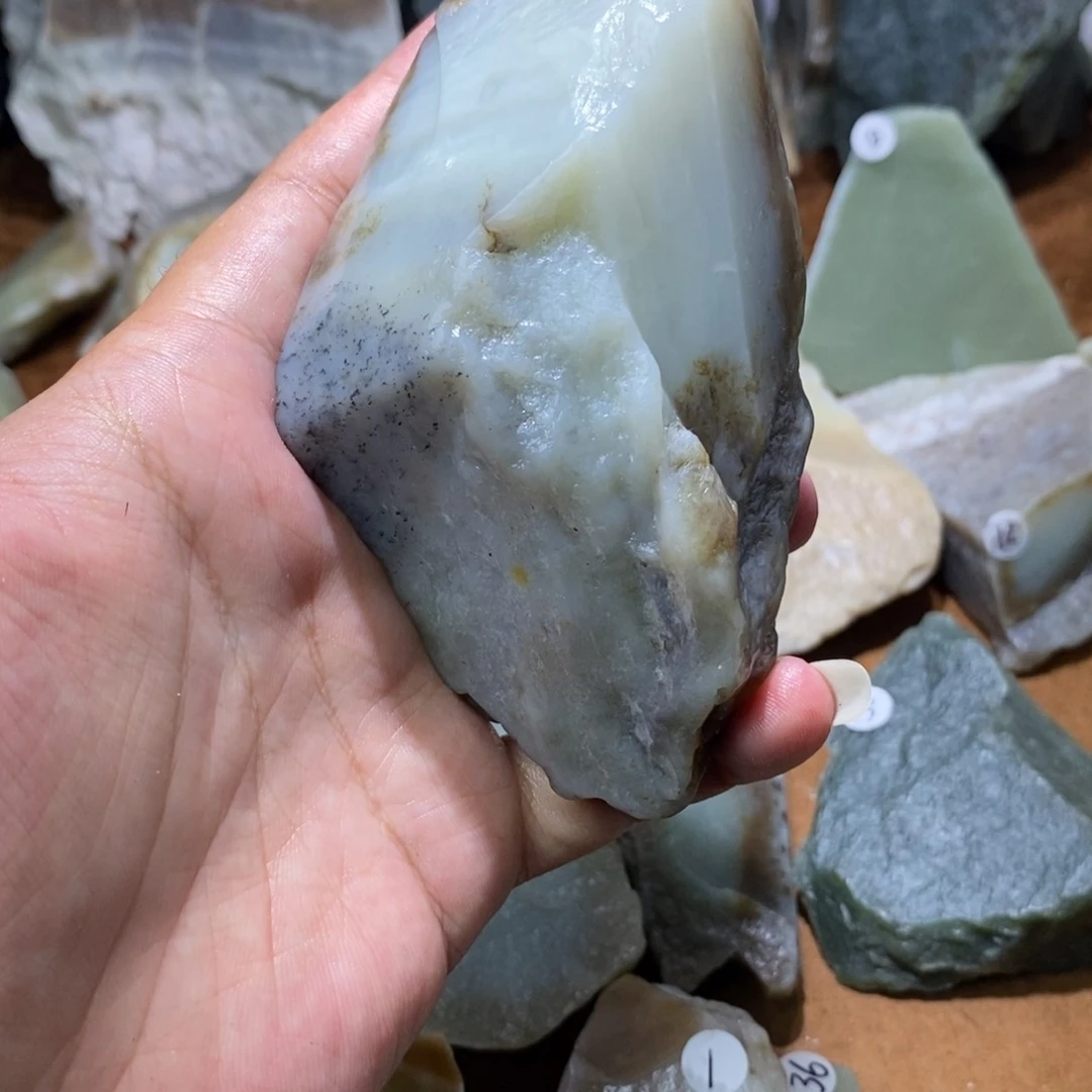 和田玉未镶嵌珠宝半成品路**哥