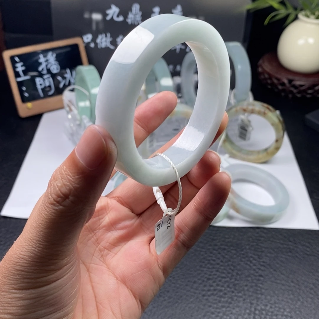 未镶嵌手镯定制翡翠
