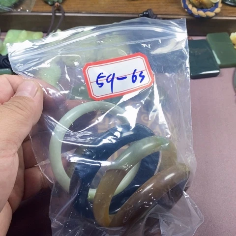 未镶嵌蛇纹石玉颈饰