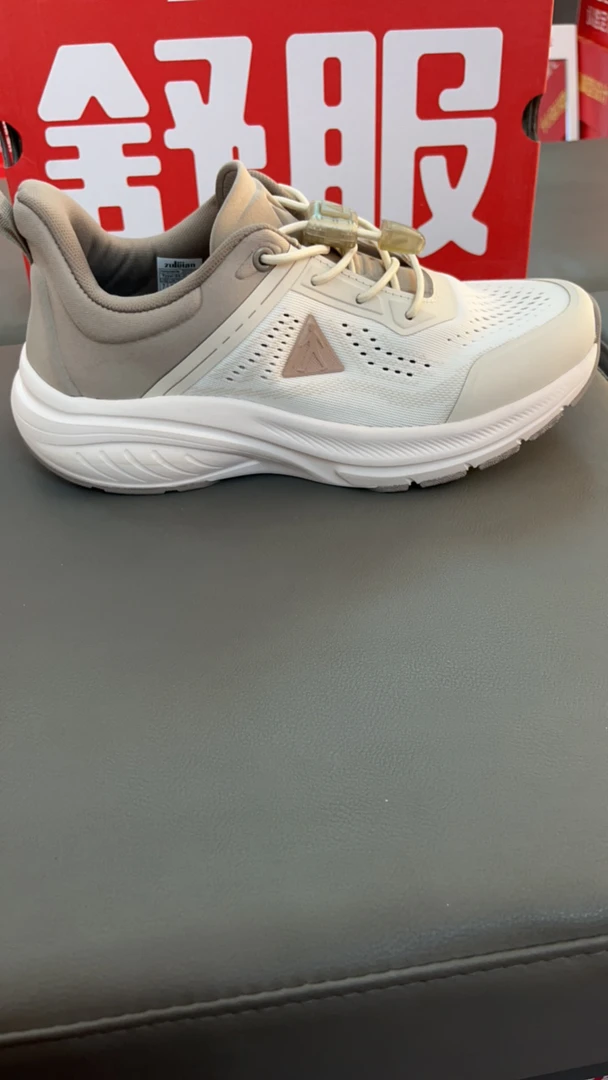 闰月鞋舒适女款透气网面休闲鞋