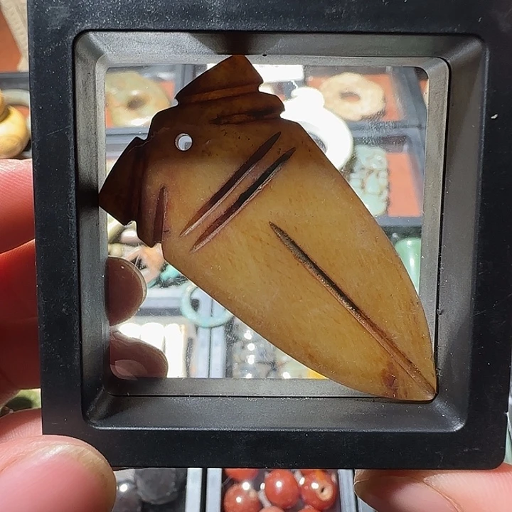 岫玉未镶嵌颈饰婵吊坠