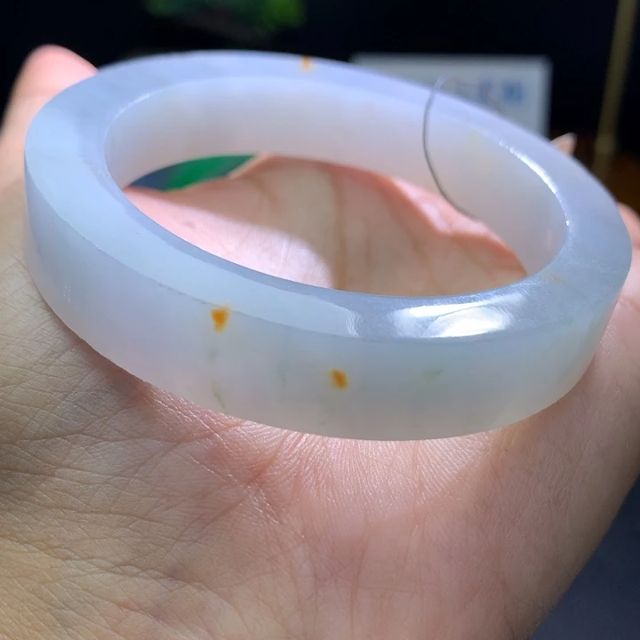 定制翡翠未镶嵌翡翠手镯