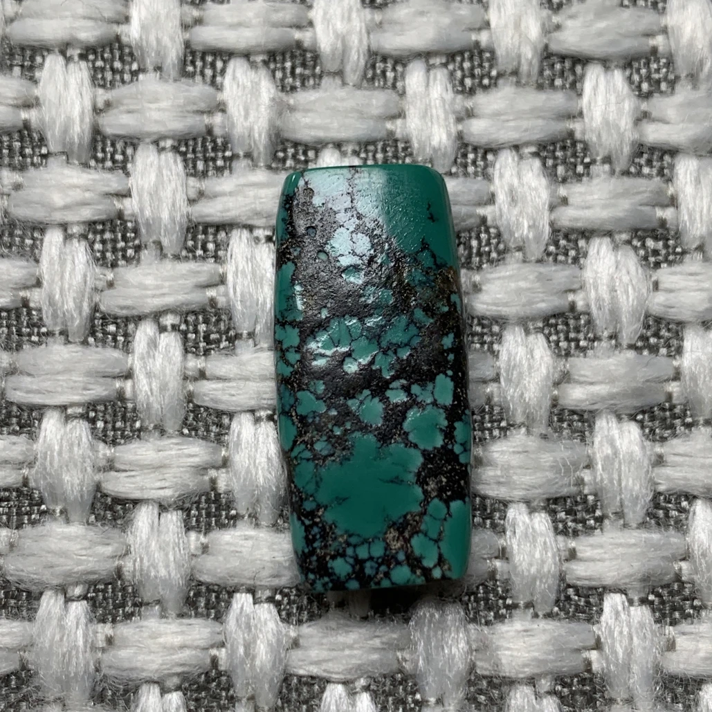 湖北天然原矿松石随形时尚百搭11×24×4.2mm