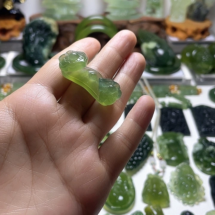 蛇纹石玉颈饰未镶嵌盛****y