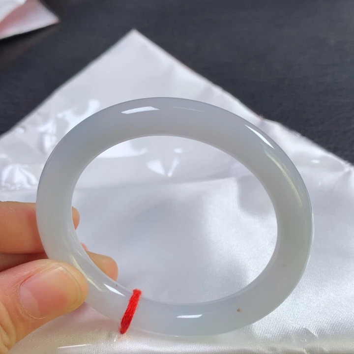 翡翠未镶嵌手镯（圆镯）52圈