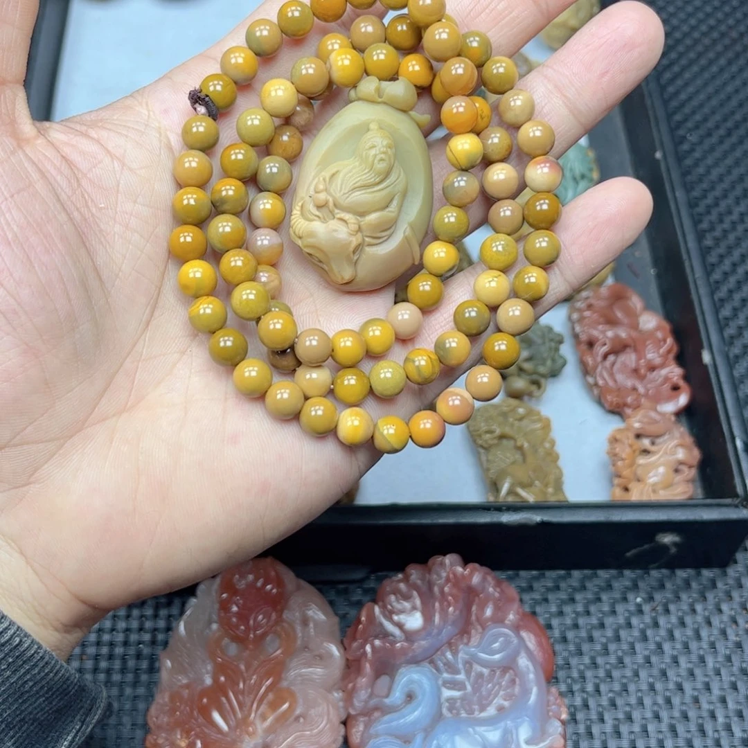 石英质玉颈饰未镶嵌?**运