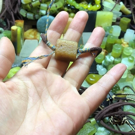 未镶嵌岫玉吊坠岫