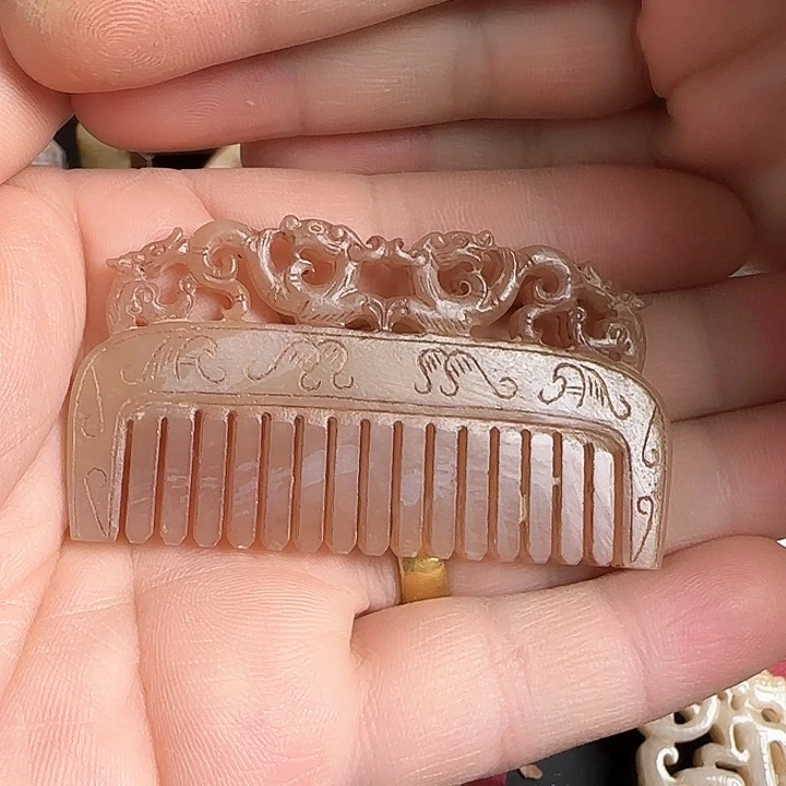 和田玉(糖玉)车挂未镶嵌美****样
