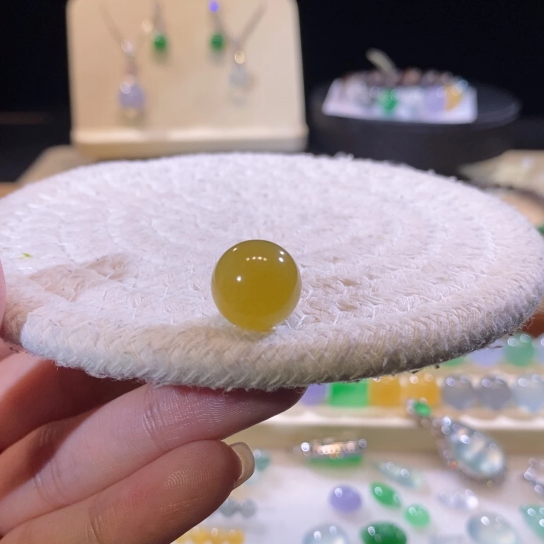 翡翠未镶嵌颈饰秋香黄珠卡12.7