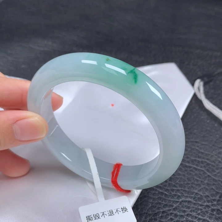 翡翠未镶嵌手镯