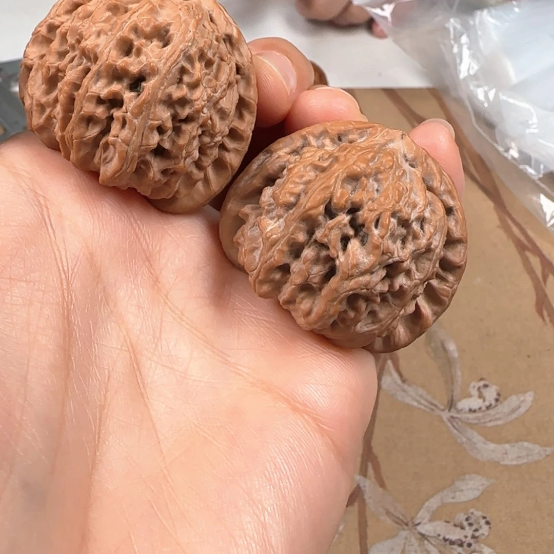 文玩核桃吊坠白狮子39-692