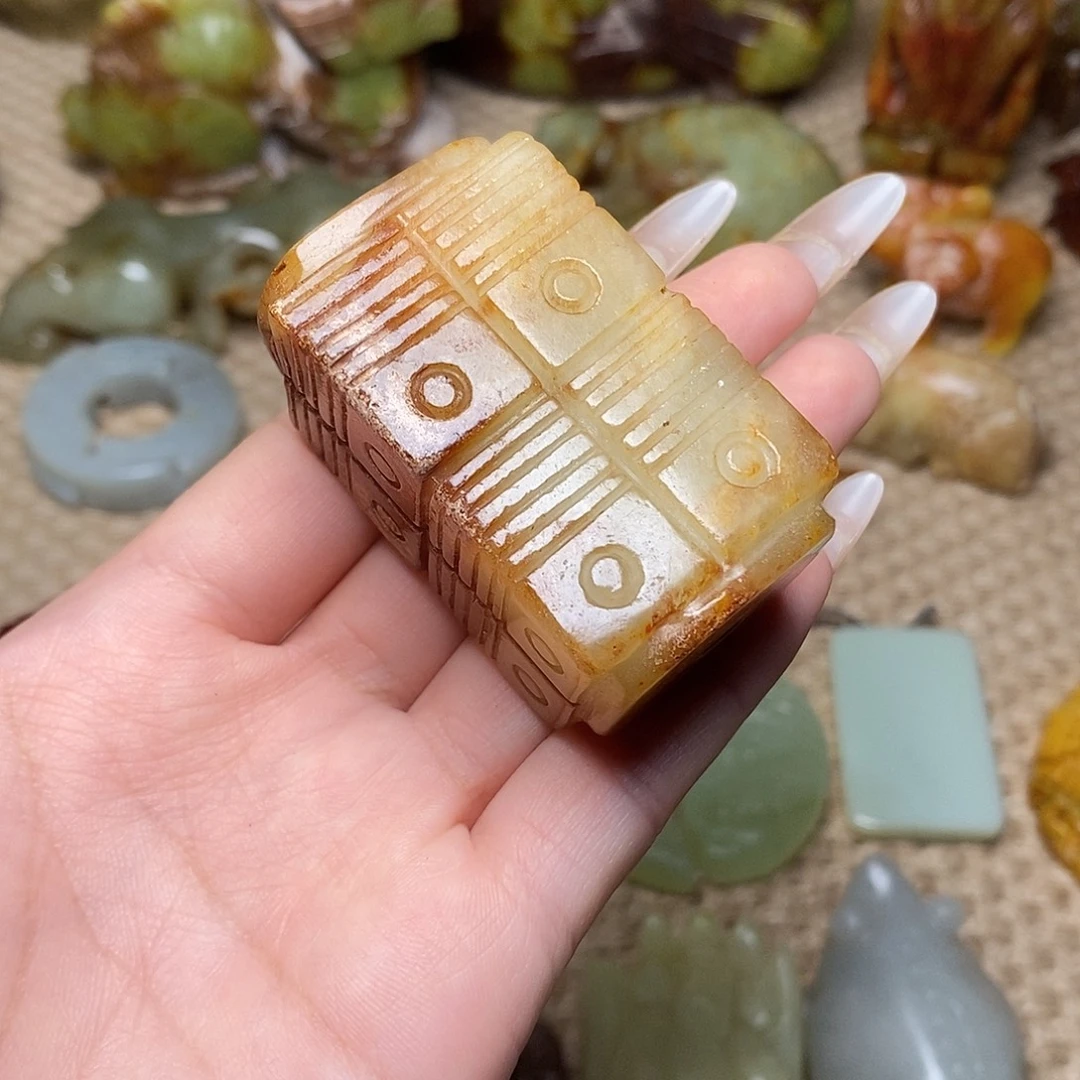 未镶嵌蛇纹石玉颈饰
