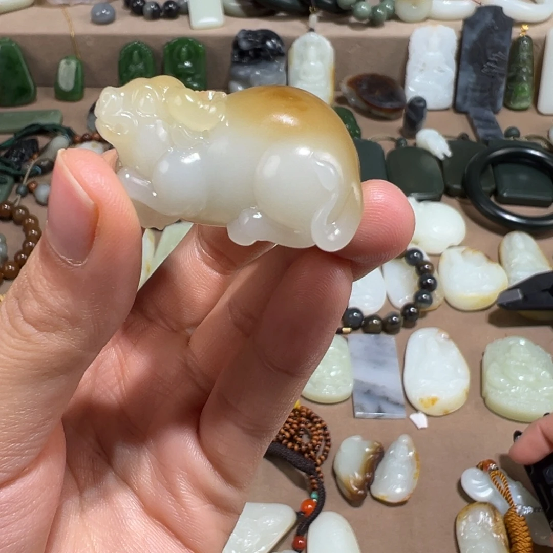 和田玉(糖玉)未镶嵌颈饰