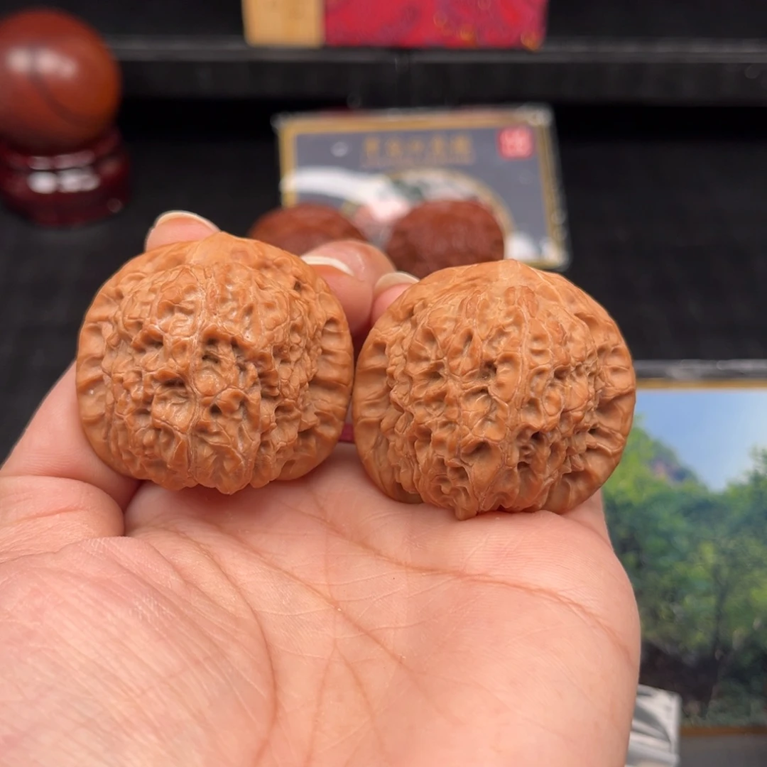 文玩核桃吊坠原树血麒麟40+