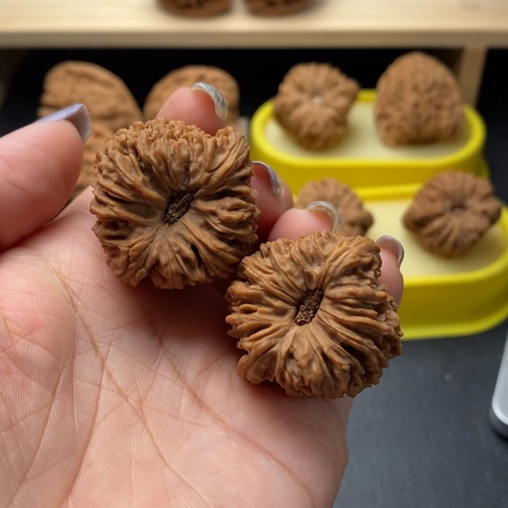 文玩核桃吊坠拉丝酒杯凹手捻34尺