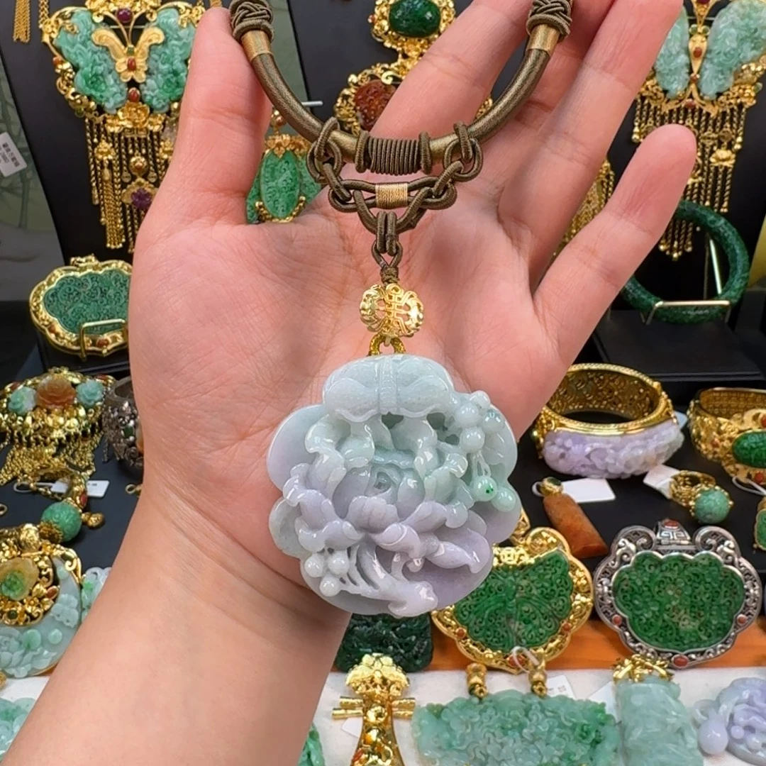 翡翠未镶嵌颈饰吊坠 炸价