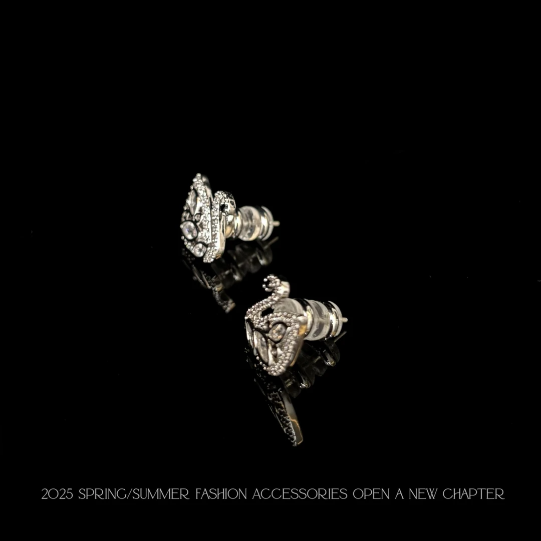 铜合金耳饰 镀K金 2025款C2365【大天鹅】BOBAOLI 耳钉