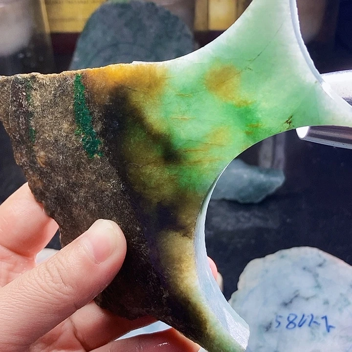 翡翠未镶嵌颈饰毛料15