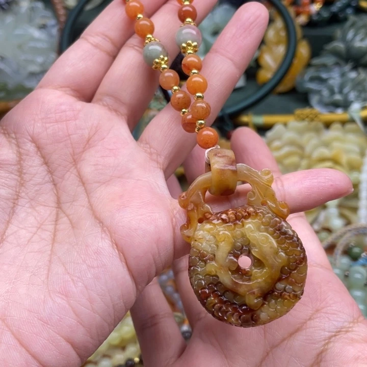 蛇纹石玉吊坠合金