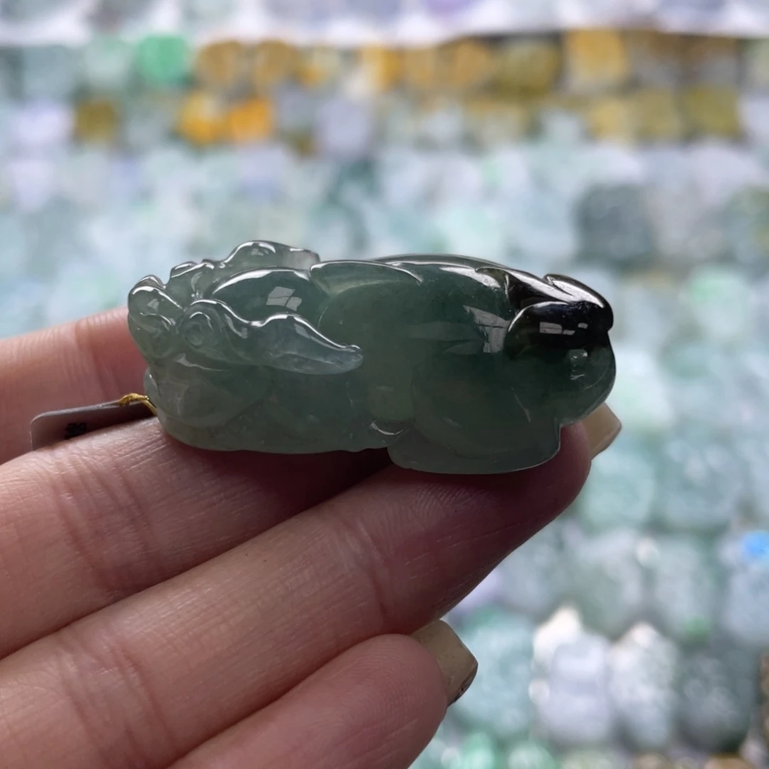 翡翠未镶嵌颈饰貔貅