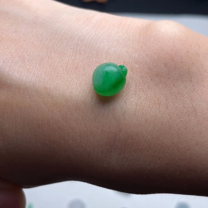 定制翡翠未镶嵌天然翡翠A货桃子