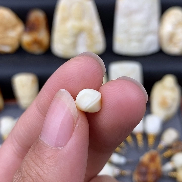 琥珀未镶嵌裸石7纯白扭扭珠