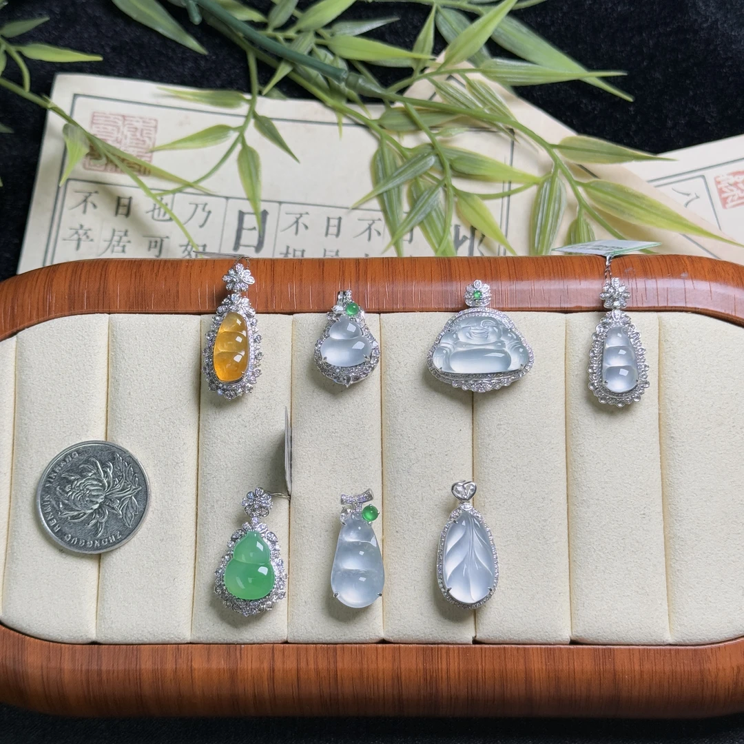 思懿珠宝   18K翡翠吊坠-16800-1-XMG-多样性发一