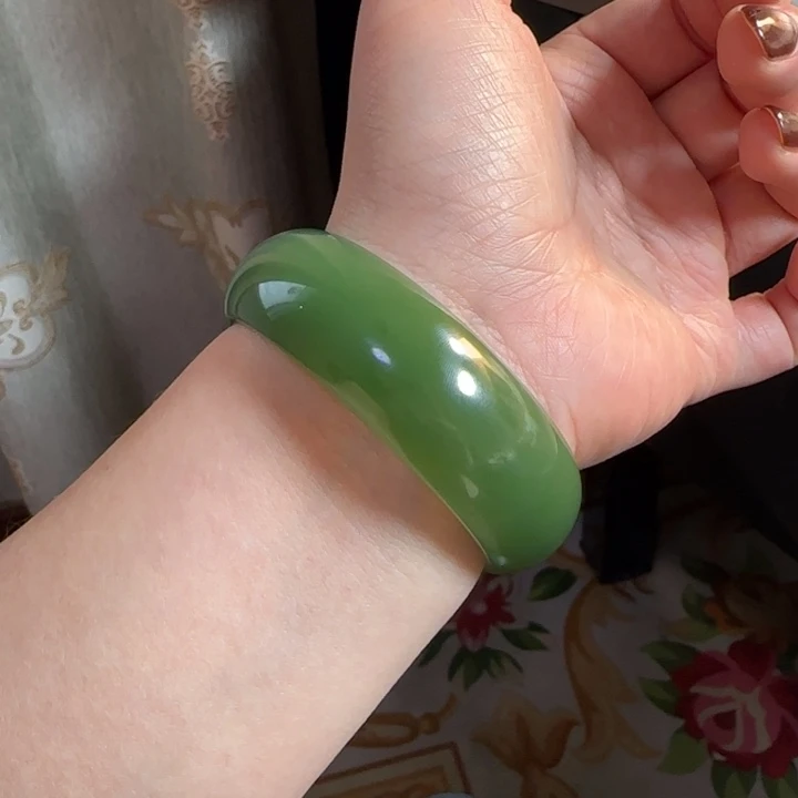 和田玉未镶嵌手镯