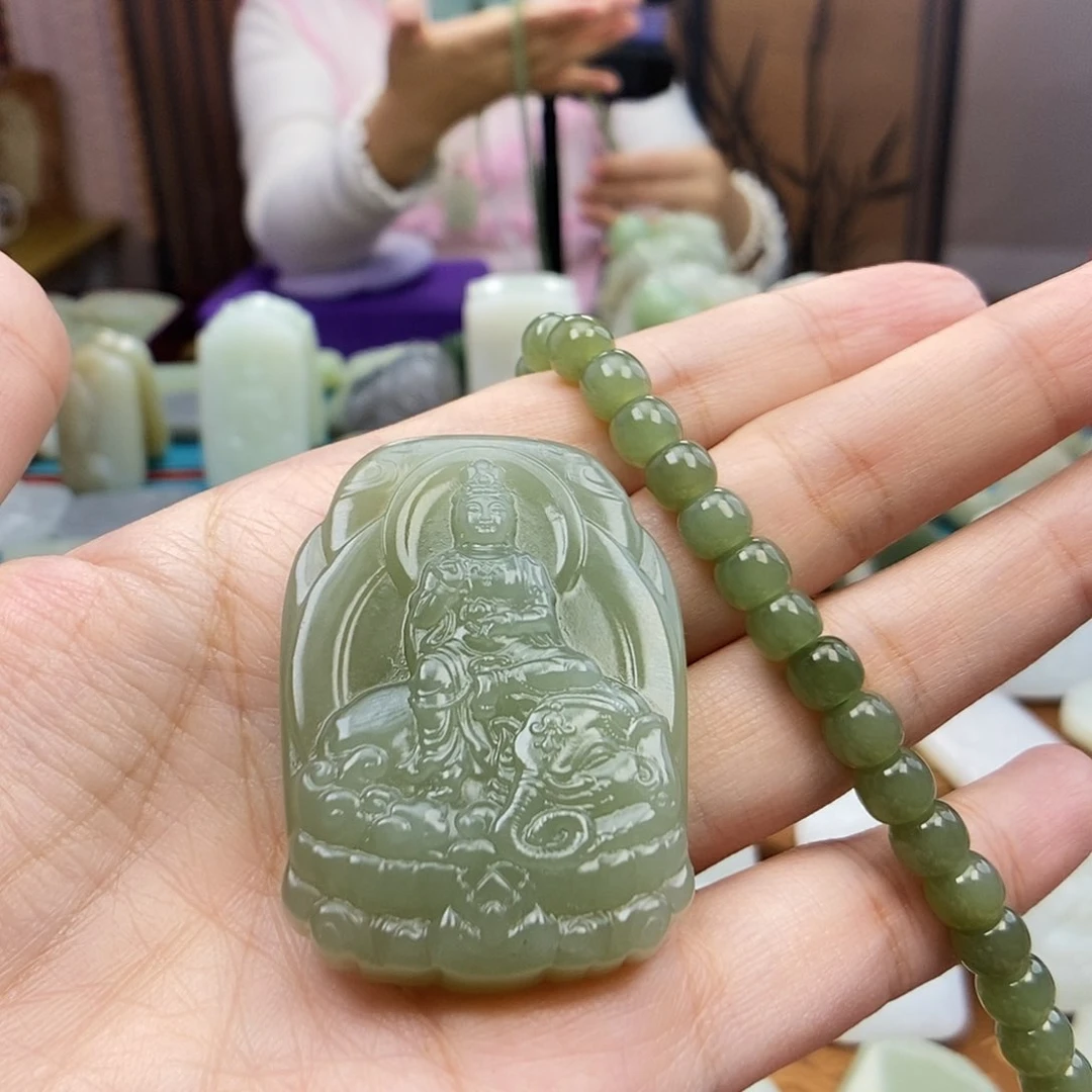 颈饰未镶嵌和田玉江*