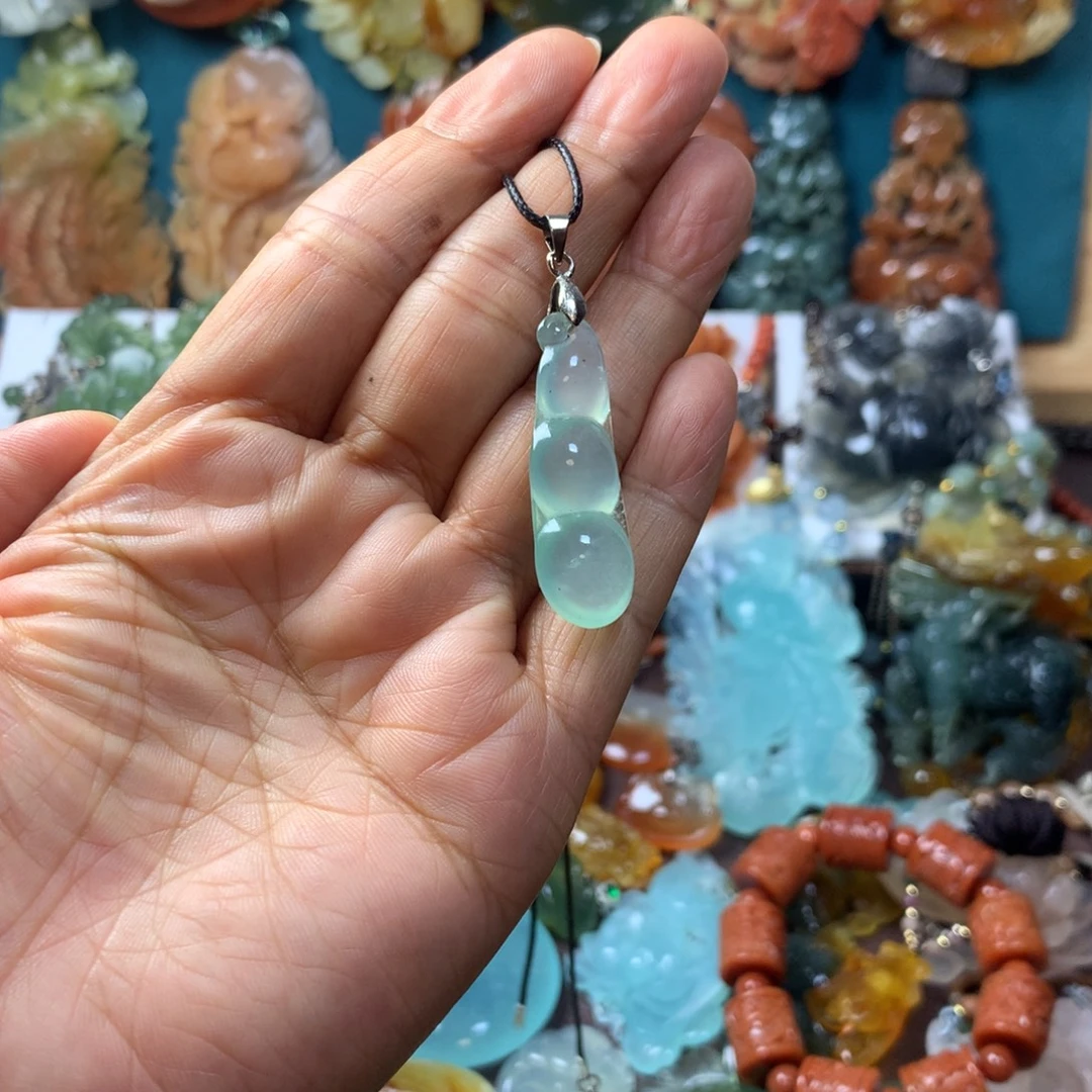 蛇纹石玉未镶嵌挂坠