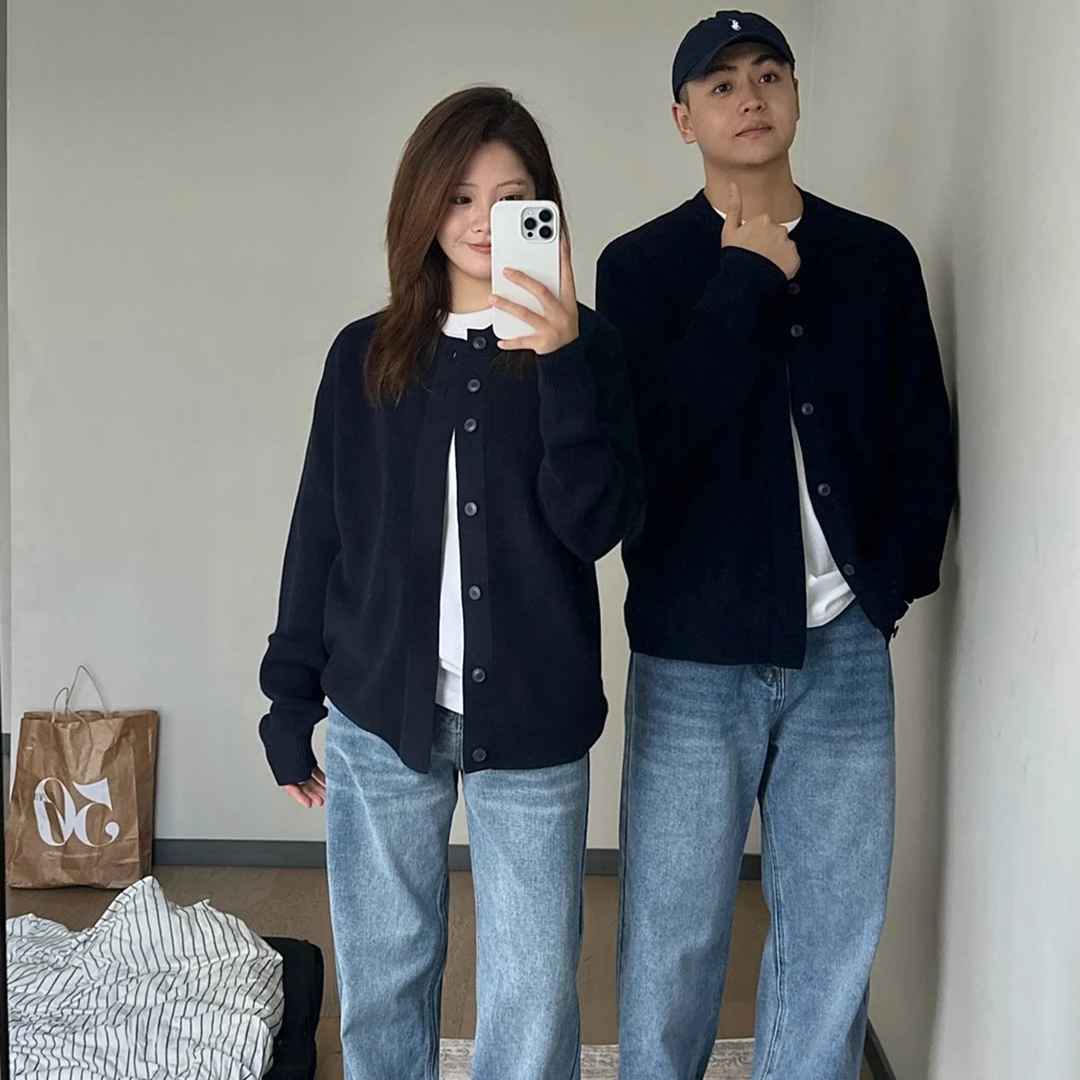 2025秋季新款情侣装毛衣纯色百搭潮男开衫外套韩版复古网红针织衫