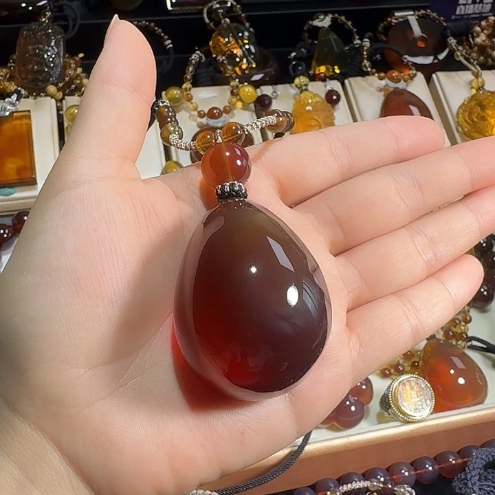 未镶嵌颈饰琥珀红蜜蛋面