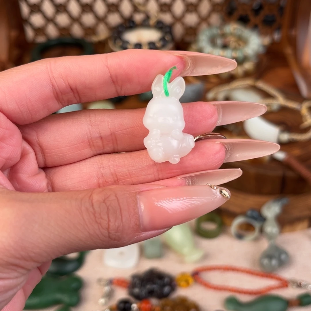 微***伤颈饰未镶嵌和田玉（糖玉）