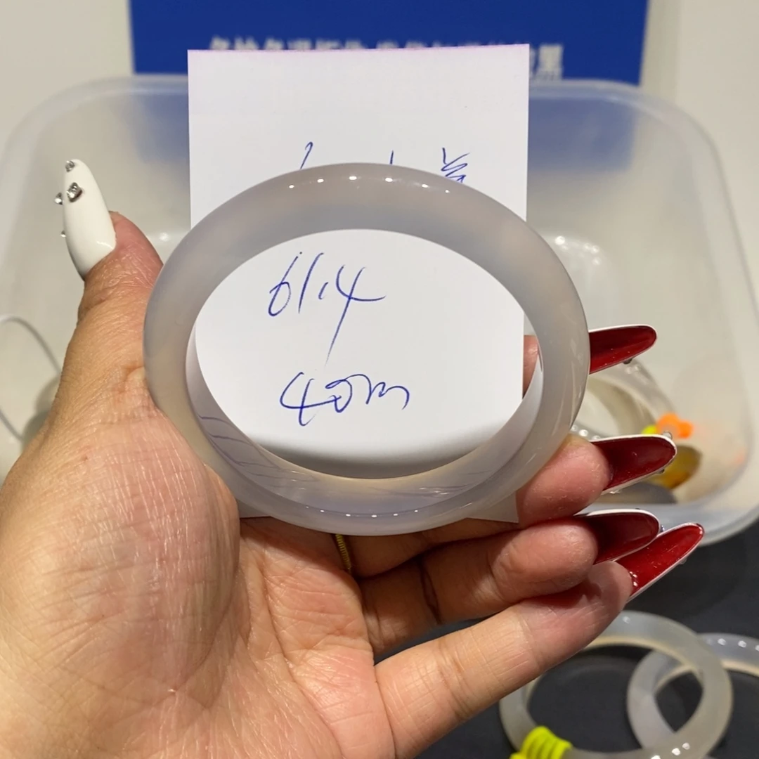 妮***美玛瑙/玉髓未镶嵌手镯