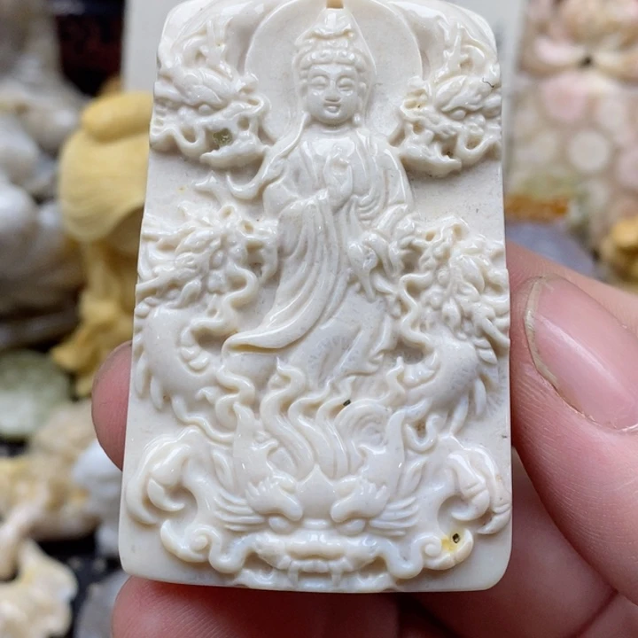 颈饰未镶嵌硅化珊瑚（珊瑚玉）