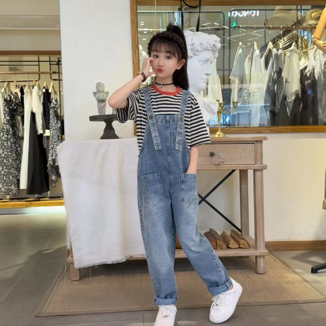 2025新款女童夏季薄款牛仔背带裤条纹T恤时尚休闲洋气两件套装