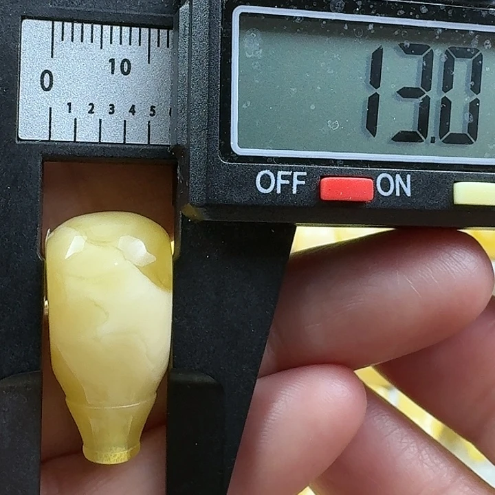 蜜蜡未镶嵌裸石37