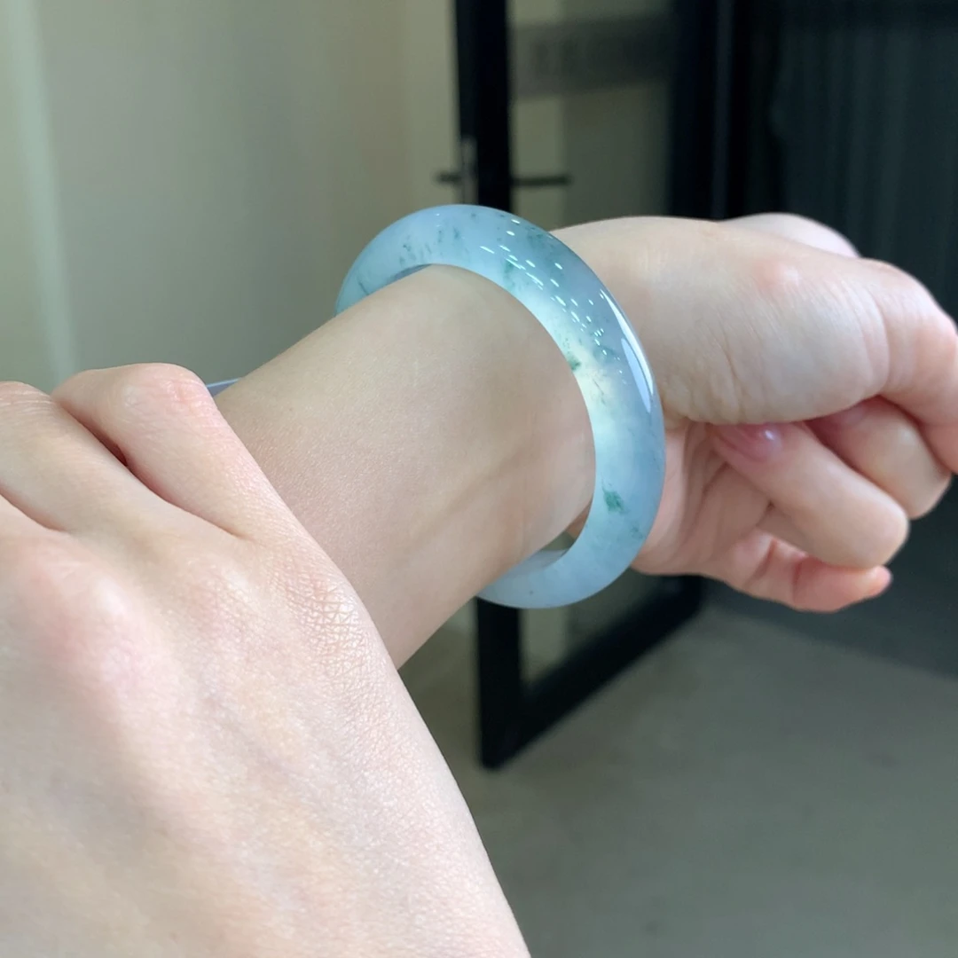 未镶嵌手镯翡翠雨**贝不退不换