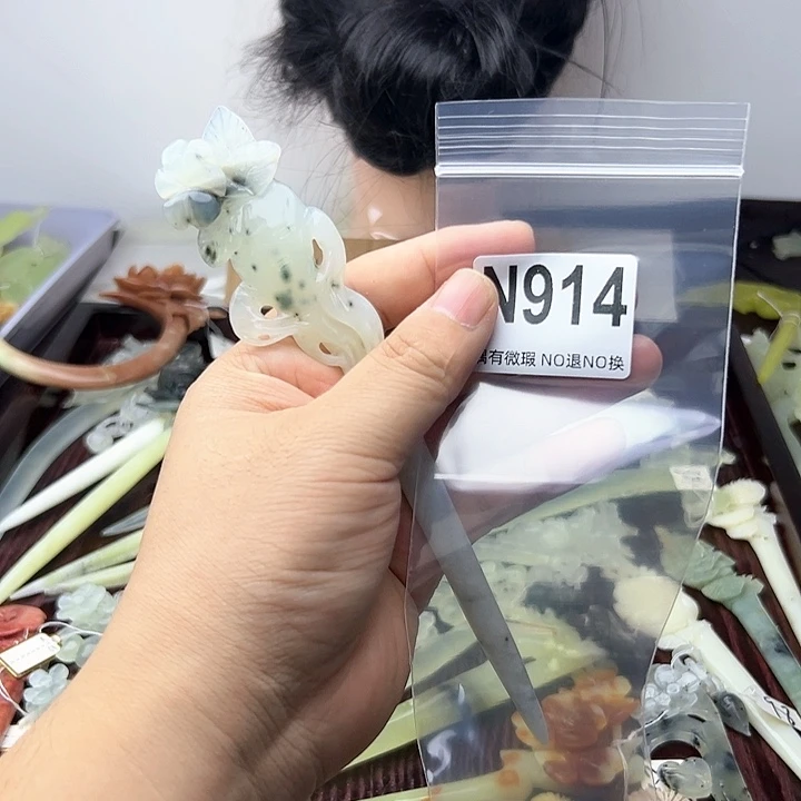 蛇纹石玉发饰合金鱼*