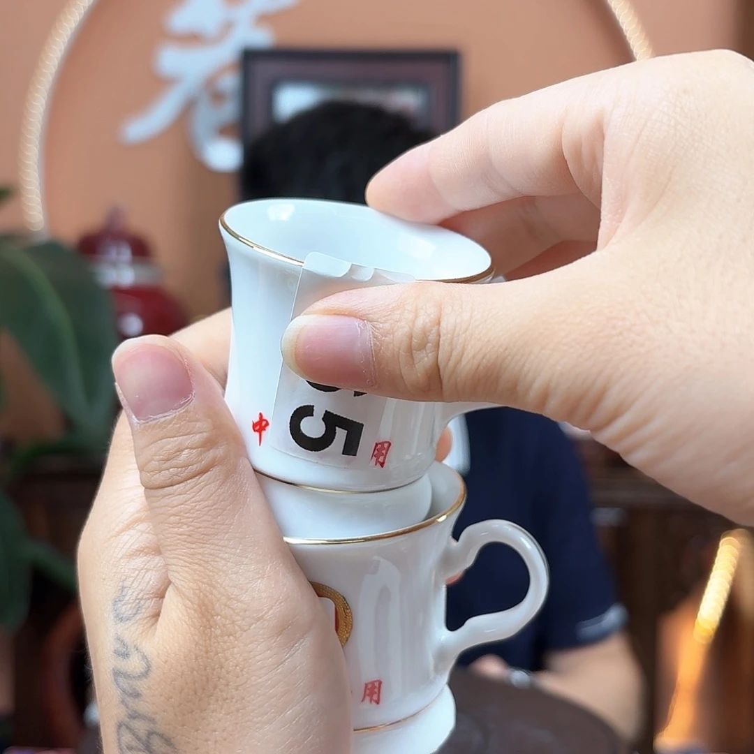 景德镇陶瓷杯子两只