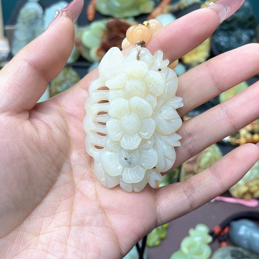 蛇纹石玉颈饰未镶嵌