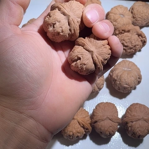 文玩核桃吊坠水尖元宝